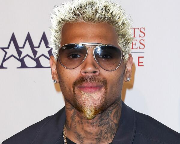 Chris Brown dyes his beard blonde to match his hair [PHOTO]