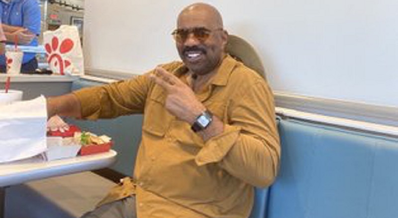 Steve Harvey was posted on Twitter, by Kanye West. The two were eating Chick-Fil-A, but that's not what people noticed. On Twitter, Steve Harvey is trending, because fans noticed the bulge between his legs, saying he's packing that loud.