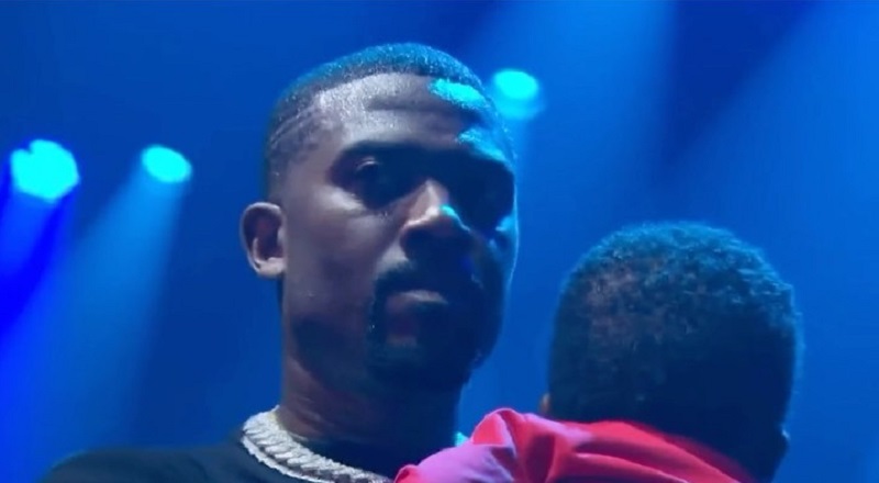 Ray J looks angry as Bobby V sings One Wish with Sammie