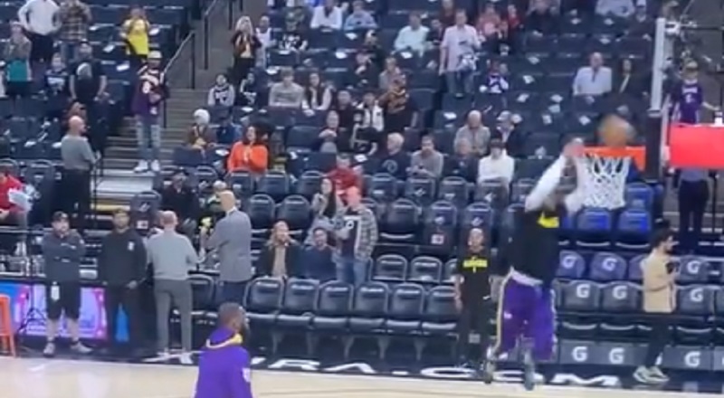 Russell Westbrook misses dunk during Lakers' shootaround