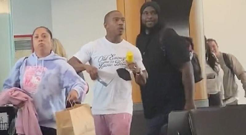 Ja Rule and Xzibit spotted singing and dancing at the airport