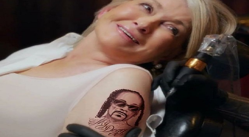 Martha Stewart gets tattoo of Snoop Dogg on her arm