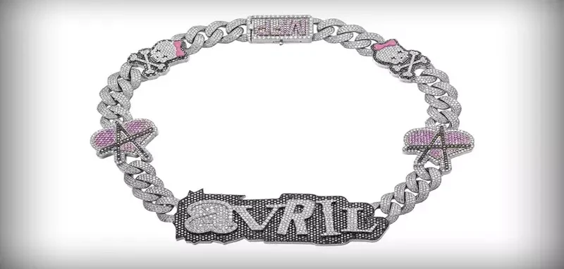 Tyga gifts Avril Lavigne an $80,000 custom chain