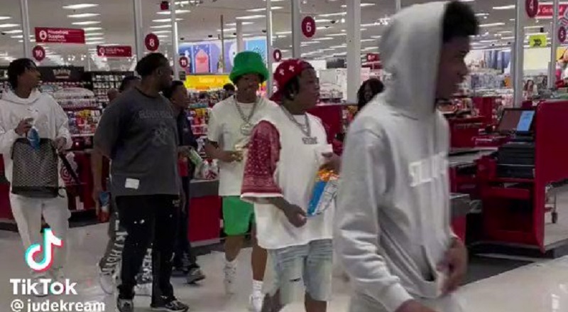 Lil Baby and his crew get spotted by fans in Target