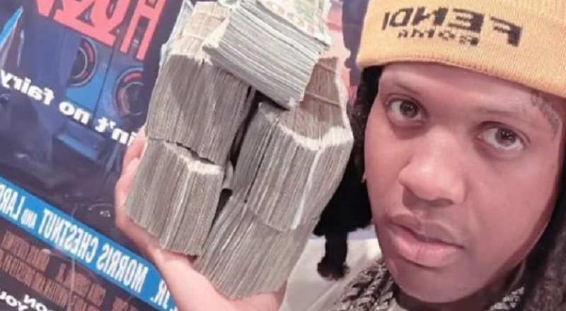 Lil Durk goes back to wearing black hair after being blonde