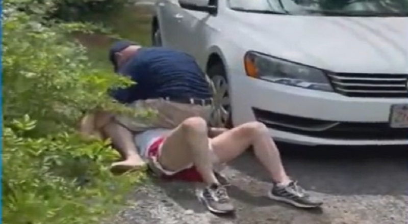 Cop beats elderly neighbor for hitting his paddleboard